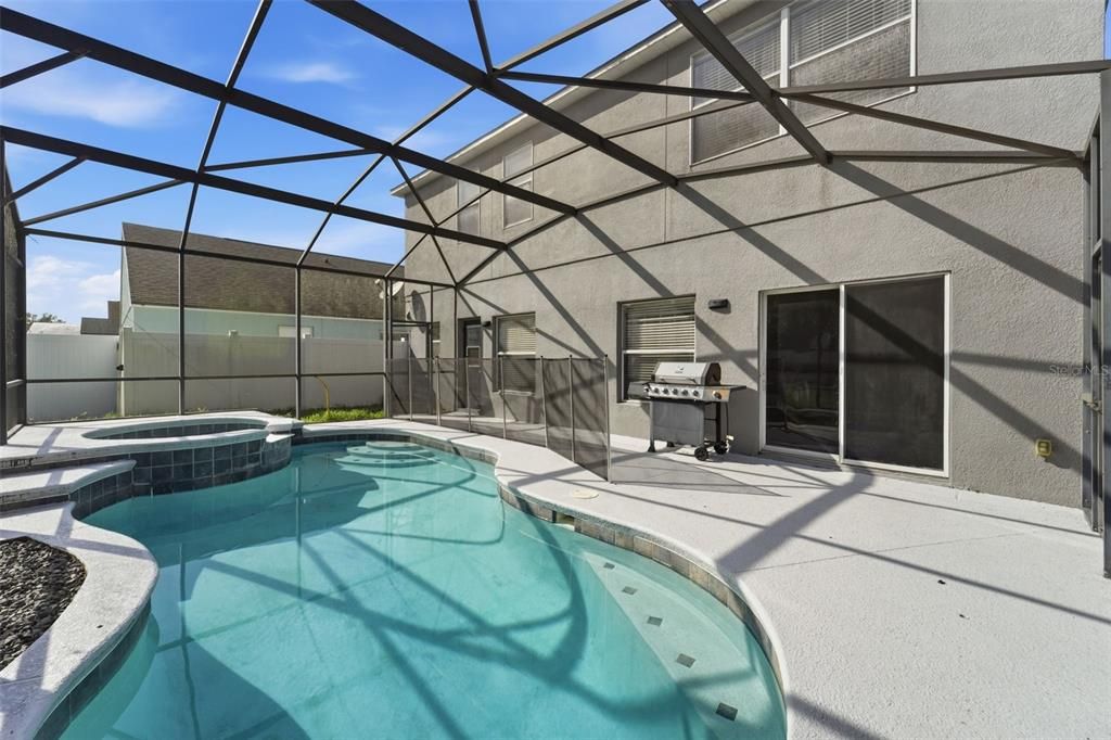 For Sale: $520,000 (5 beds, 2 baths, 2391 Square Feet)