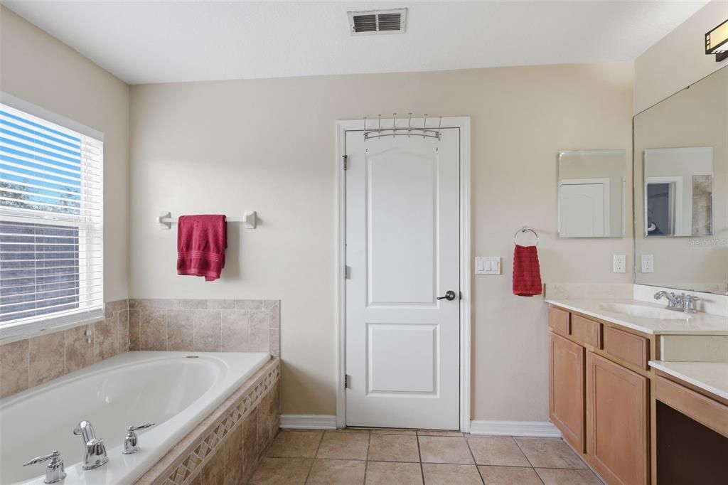 For Sale: $520,000 (5 beds, 2 baths, 2391 Square Feet)