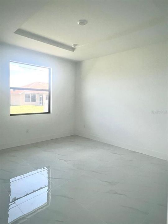 For Sale: $370,000 (4 beds, 2 baths, 1554 Square Feet)