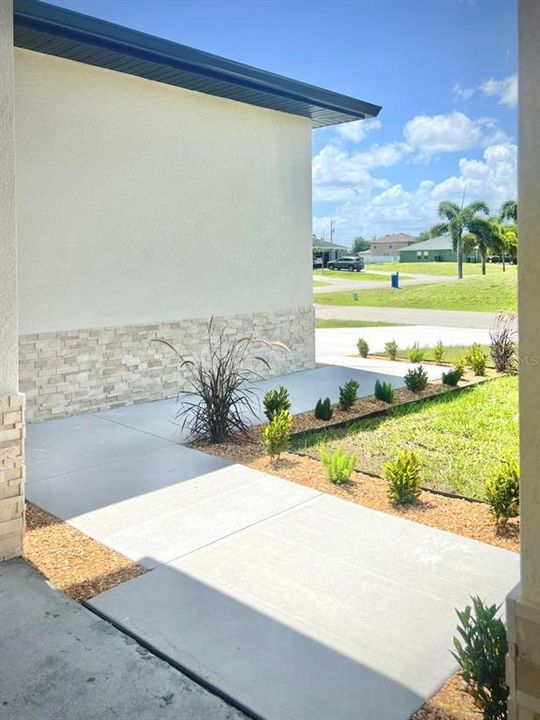 For Sale: $370,000 (4 beds, 2 baths, 1554 Square Feet)