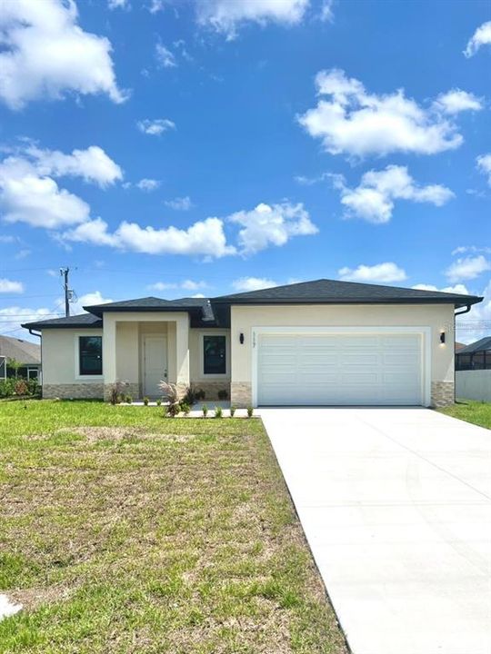 For Sale: $370,000 (4 beds, 2 baths, 1554 Square Feet)