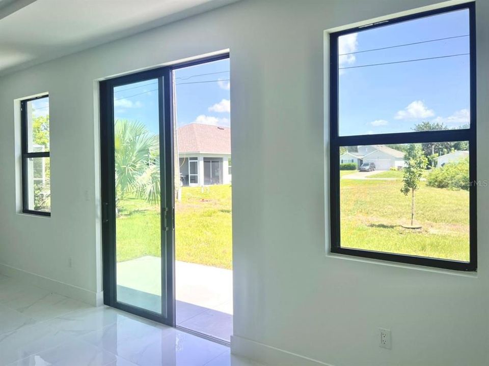 For Sale: $370,000 (4 beds, 2 baths, 1554 Square Feet)