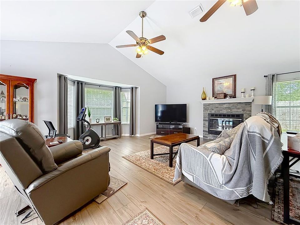 For Sale: $415,900 (3 beds, 2 baths, 2189 Square Feet)