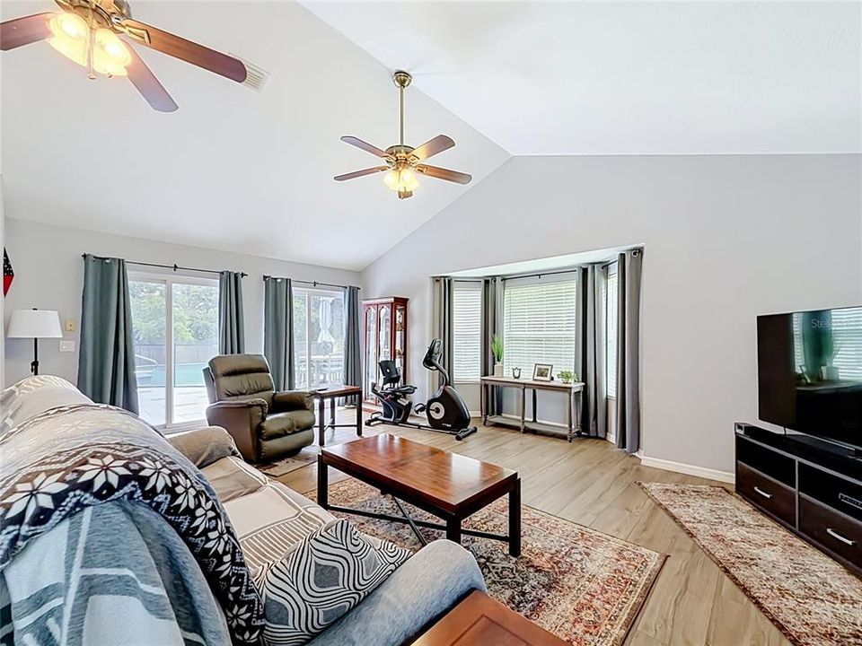 For Sale: $415,900 (3 beds, 2 baths, 2189 Square Feet)