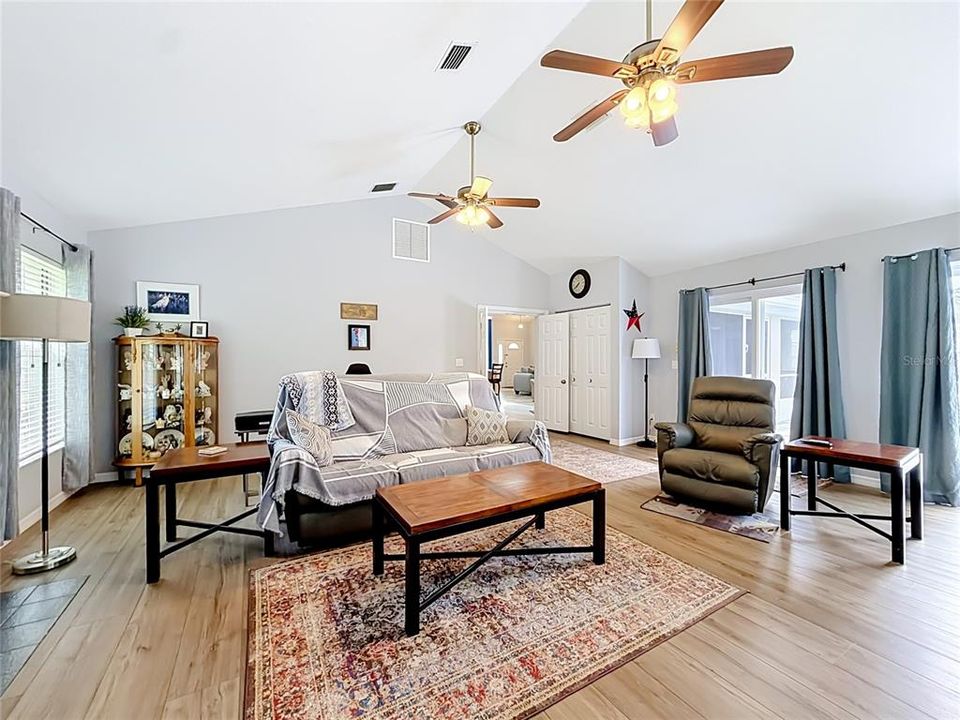 For Sale: $415,900 (3 beds, 2 baths, 2189 Square Feet)