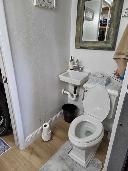 For Rent: $1,800 (1 beds, 1 baths, 957 Square Feet)