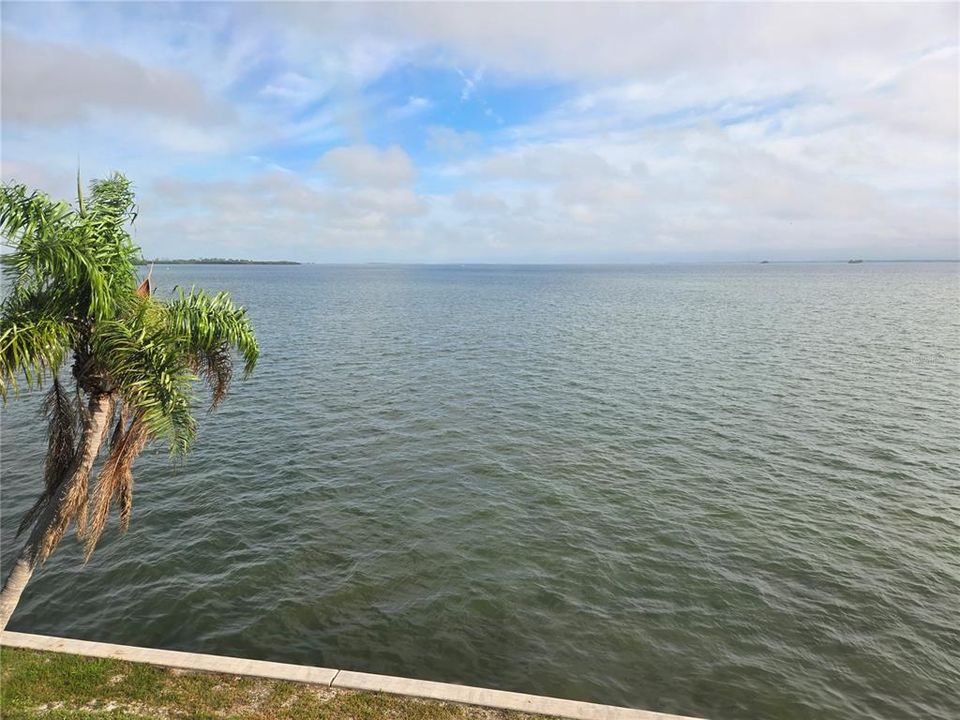 For Rent: $1,800 (1 beds, 1 baths, 957 Square Feet)