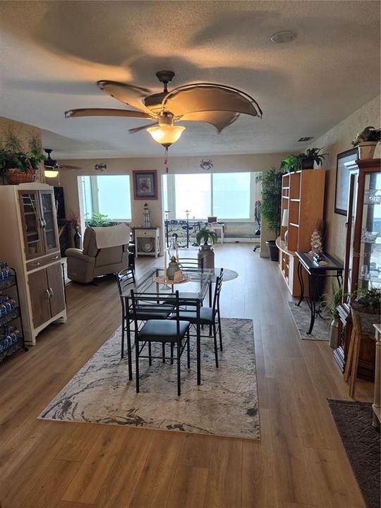 For Rent: $1,800 (1 beds, 1 baths, 957 Square Feet)
