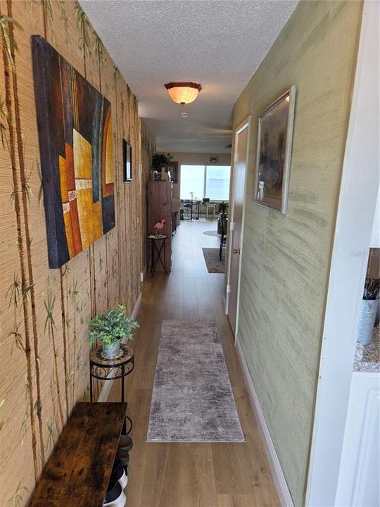 For Rent: $1,800 (1 beds, 1 baths, 957 Square Feet)