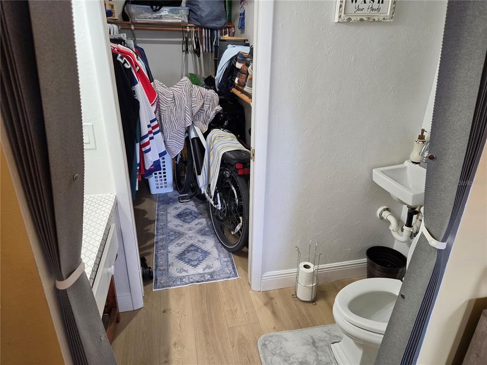 For Rent: $1,800 (1 beds, 1 baths, 957 Square Feet)