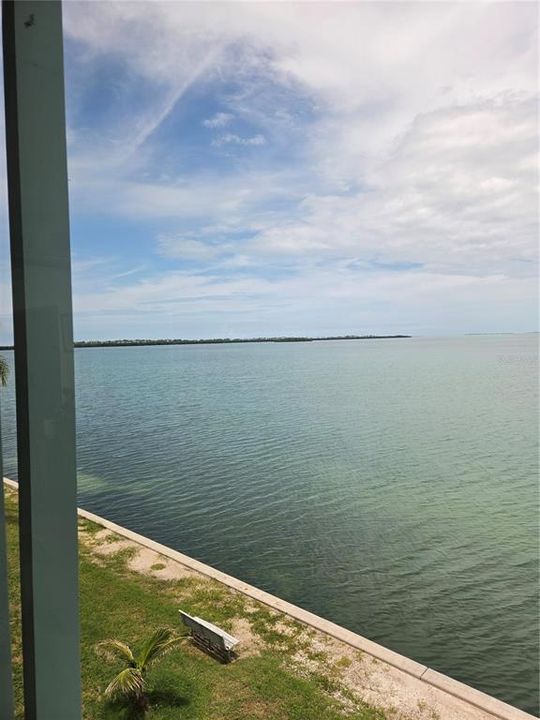 For Rent: $1,800 (1 beds, 1 baths, 957 Square Feet)