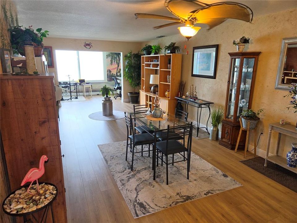 For Rent: $1,800 (1 beds, 1 baths, 957 Square Feet)