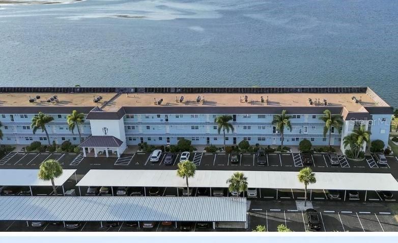 For Rent: $1,800 (1 beds, 1 baths, 957 Square Feet)