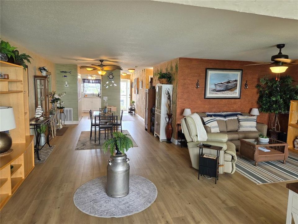 For Rent: $1,800 (1 beds, 1 baths, 957 Square Feet)
