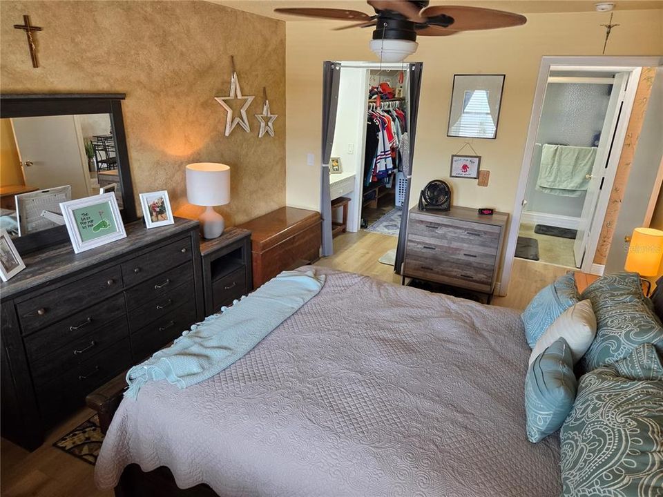 For Rent: $1,800 (1 beds, 1 baths, 957 Square Feet)