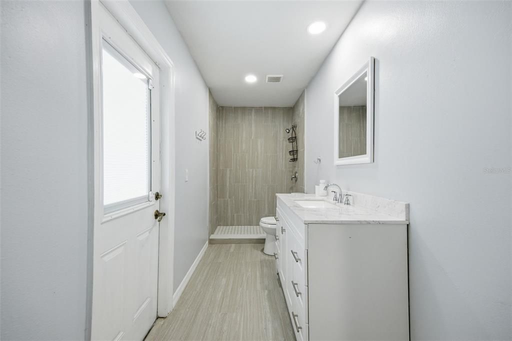 En Venta: $679,000 (4 camas, 3 baños, 2805 Pies cuadrados)