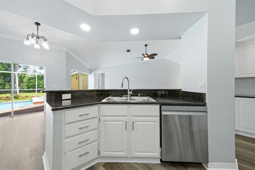 En Venta: $679,000 (4 camas, 3 baños, 2805 Pies cuadrados)