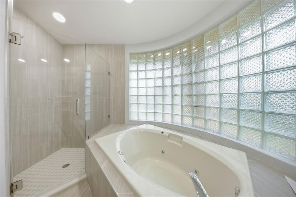 En Venta: $679,000 (4 camas, 3 baños, 2805 Pies cuadrados)