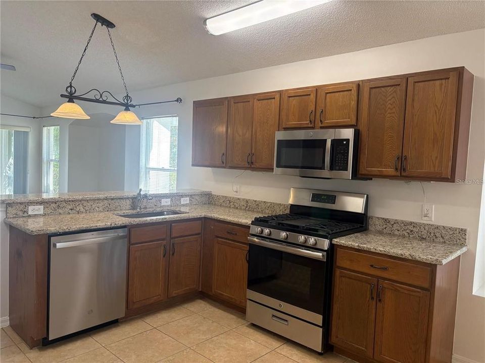 For Rent: $2,750 (3 beds, 2 baths, 1752 Square Feet)
