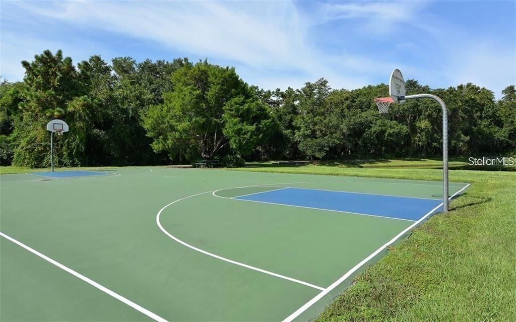 For Rent: $2,750 (3 beds, 2 baths, 1752 Square Feet)