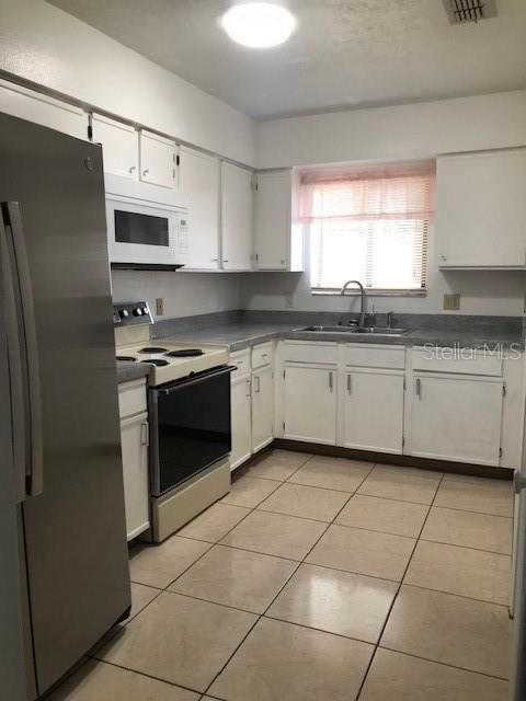 В аренду: $1,750 (2 спален, 1 ванн, 1204 Квадратных фут)