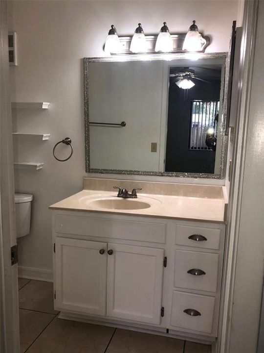 В аренду: $1,750 (2 спален, 1 ванн, 1204 Квадратных фут)