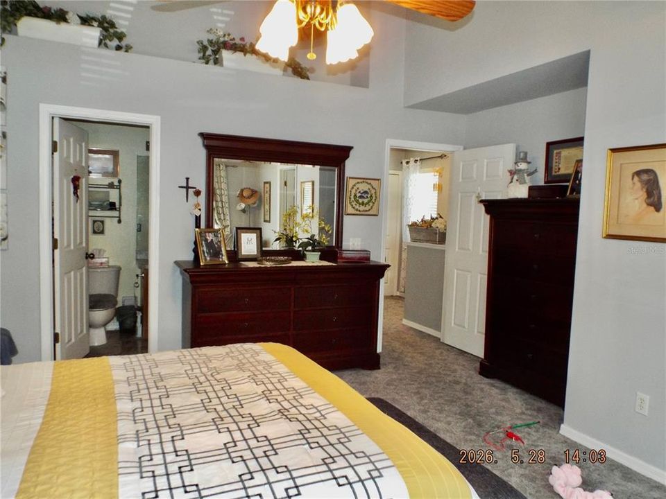 For Sale: $249,900 (2 beds, 1 baths, 1250 Square Feet)