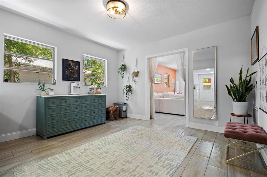For Sale: $284,995 (2 beds, 1 baths, 1175 Square Feet)