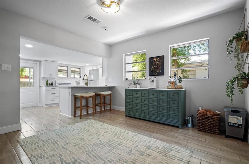 For Sale: $284,995 (2 beds, 1 baths, 1175 Square Feet)