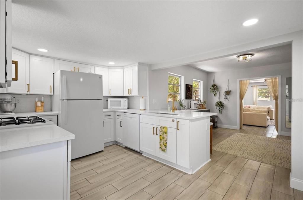 For Sale: $284,995 (2 beds, 1 baths, 1175 Square Feet)
