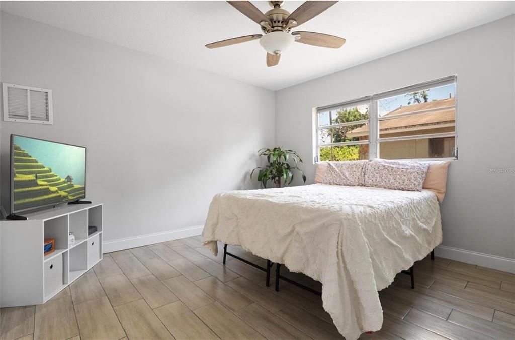 For Sale: $284,995 (2 beds, 1 baths, 1175 Square Feet)