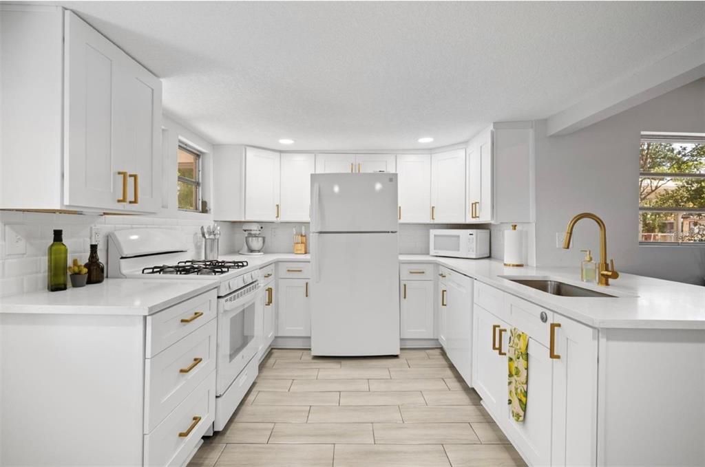 For Sale: $284,995 (2 beds, 1 baths, 1175 Square Feet)