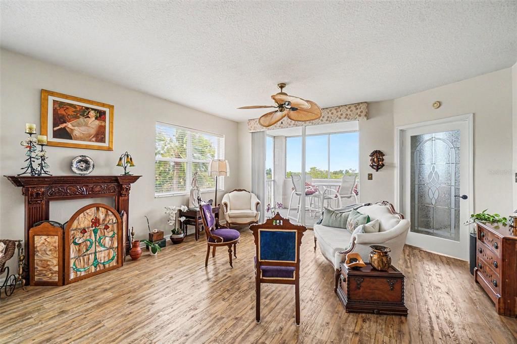 For Sale: $279,000 (3 beds, 2 baths, 1349 Square Feet)