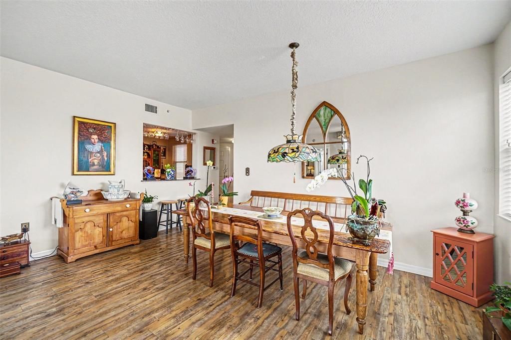 For Sale: $279,000 (3 beds, 2 baths, 1349 Square Feet)