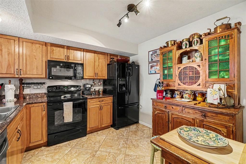For Sale: $279,000 (3 beds, 2 baths, 1349 Square Feet)