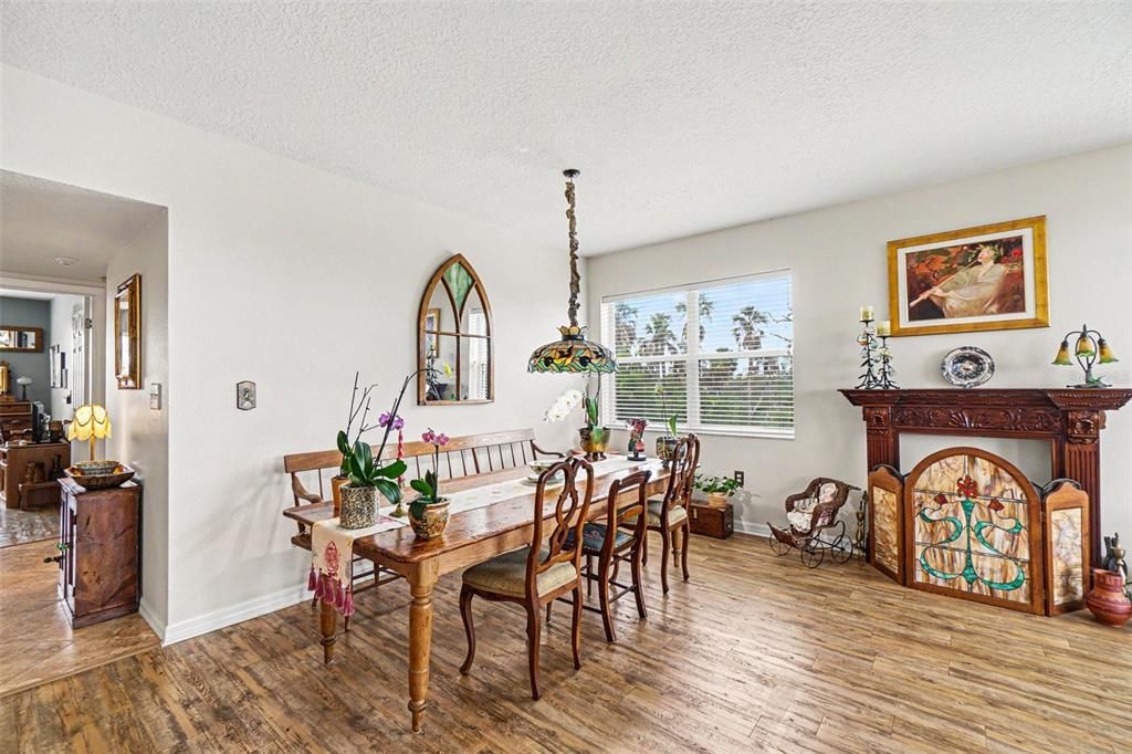For Sale: $279,000 (3 beds, 2 baths, 1349 Square Feet)