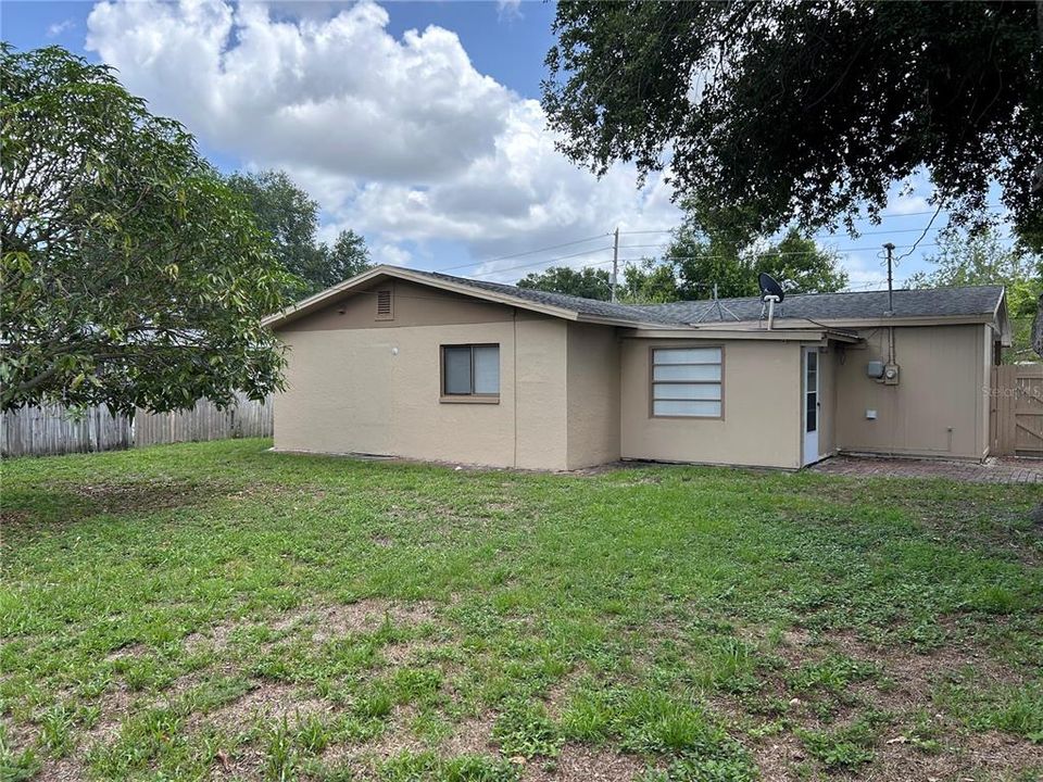 For Sale: $329,999 (2 beds, 2 baths, 1152 Square Feet)