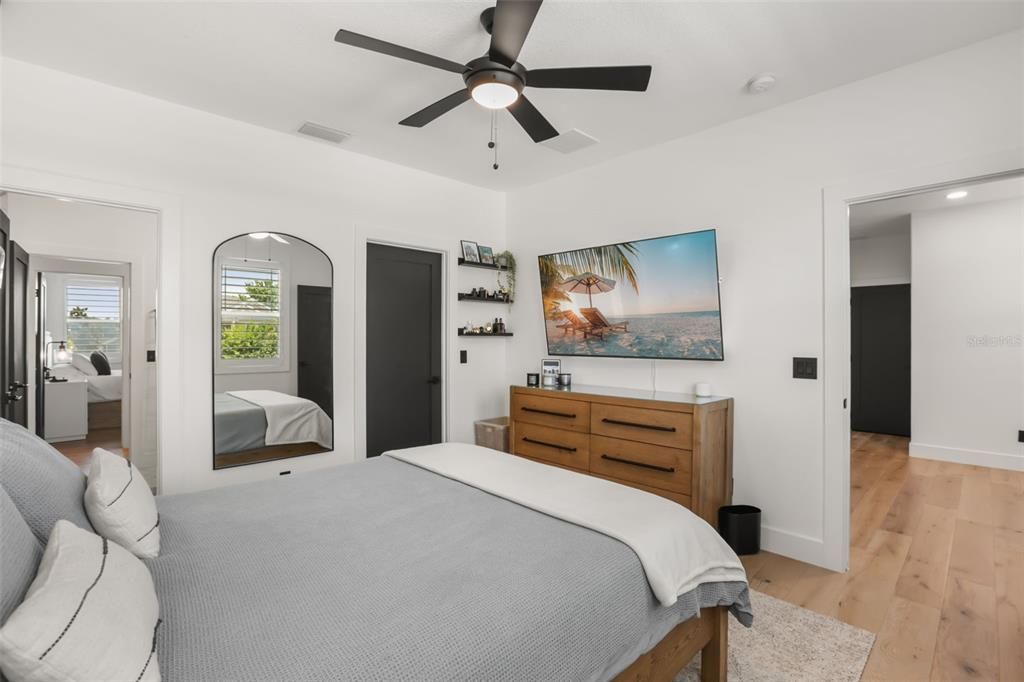 For Sale: $1,180,000 (6 beds, 4 baths, 4273 Square Feet)