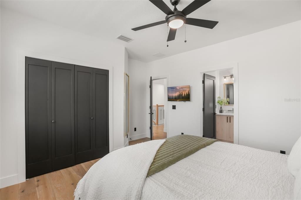 For Sale: $1,180,000 (6 beds, 4 baths, 4273 Square Feet)