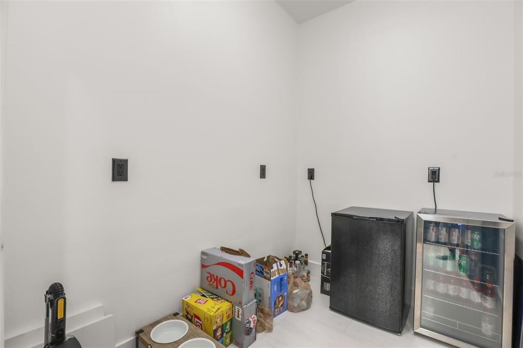 For Sale: $1,180,000 (6 beds, 4 baths, 4273 Square Feet)