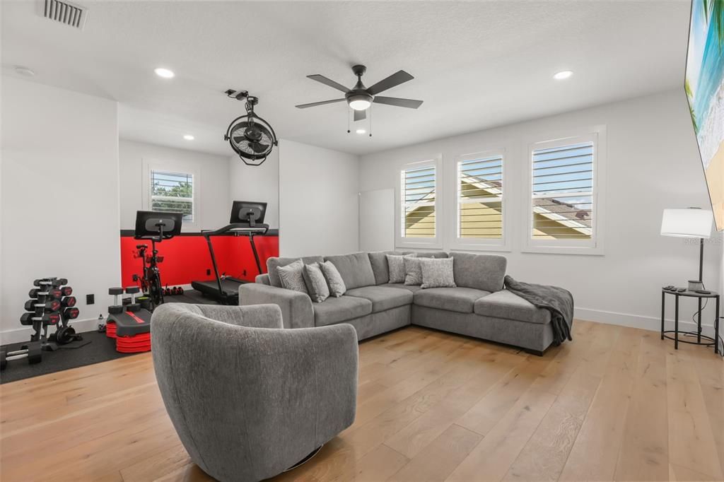 For Sale: $1,180,000 (6 beds, 4 baths, 4273 Square Feet)