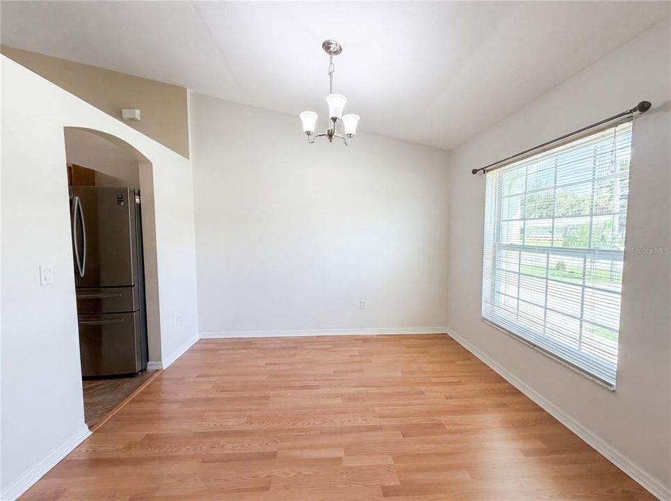 For Sale: $280,000 (3 beds, 2 baths, 1640 Square Feet)
