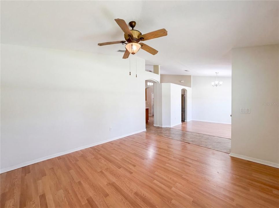 For Sale: $280,000 (3 beds, 2 baths, 1640 Square Feet)