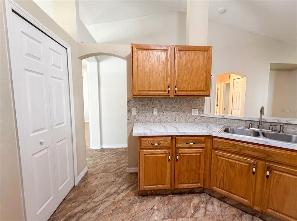 For Sale: $280,000 (3 beds, 2 baths, 1640 Square Feet)