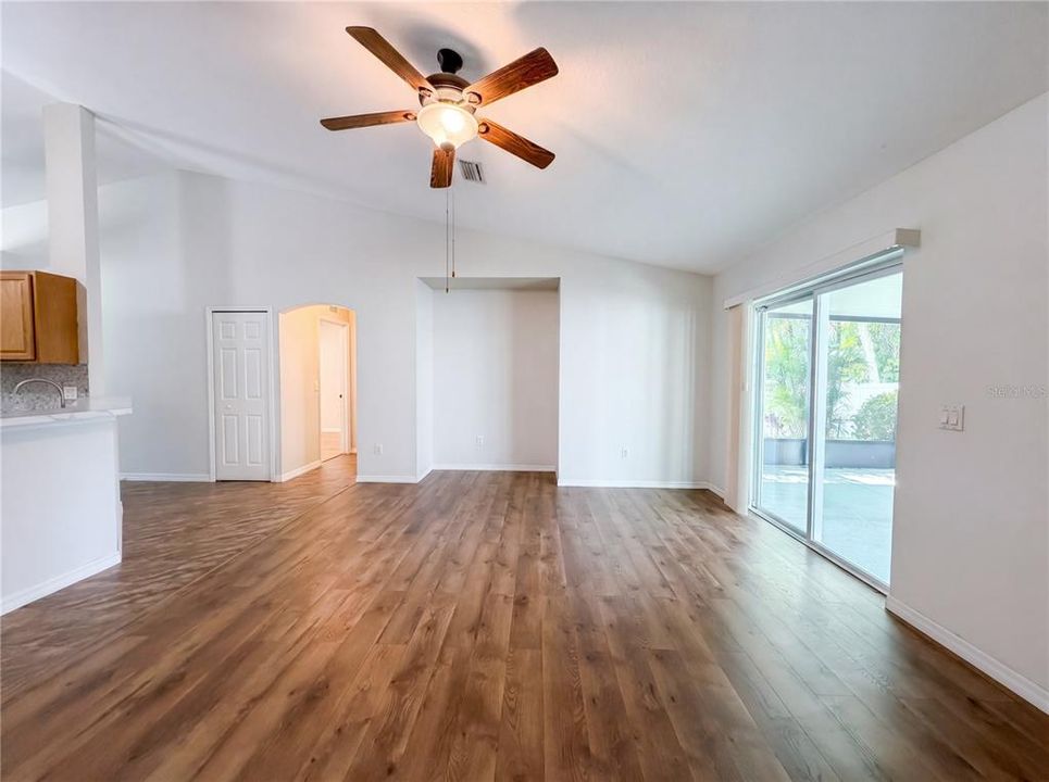 For Sale: $280,000 (3 beds, 2 baths, 1640 Square Feet)