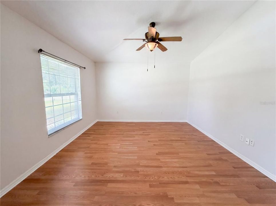 For Sale: $280,000 (3 beds, 2 baths, 1640 Square Feet)