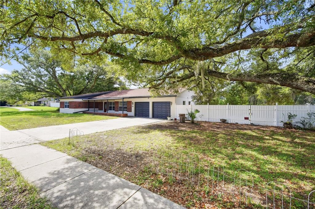 For Rent: $2,895 (4 beds, 2 baths, 2176 Square Feet)