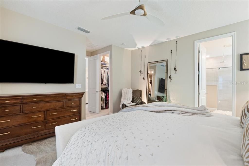 For Sale: $569,900 (3 beds, 3 baths, 2027 Square Feet)