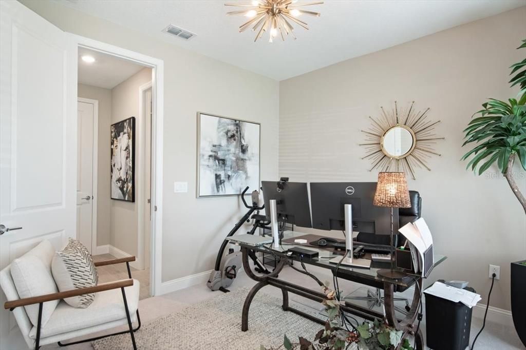 For Sale: $569,900 (3 beds, 3 baths, 2027 Square Feet)