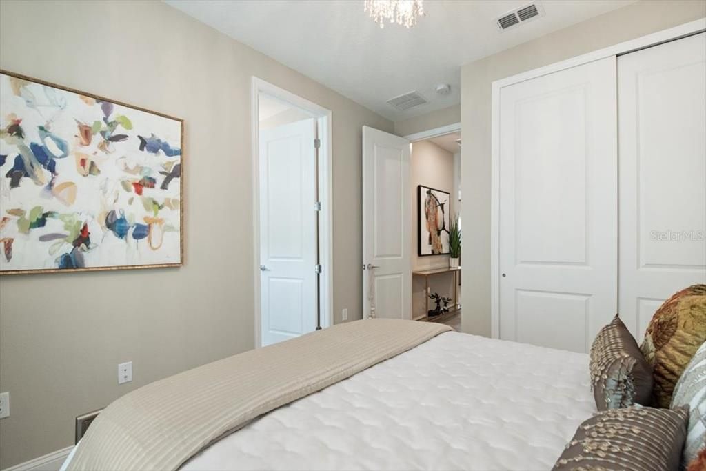 For Sale: $569,900 (3 beds, 3 baths, 2027 Square Feet)